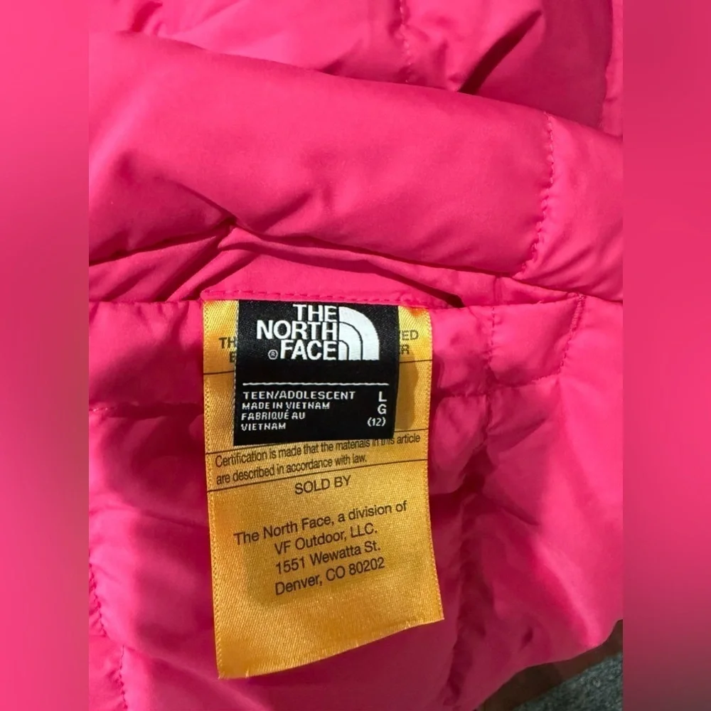 The North Face Reversible Pink and Purple Puffer Jacket for Teens (L-12)